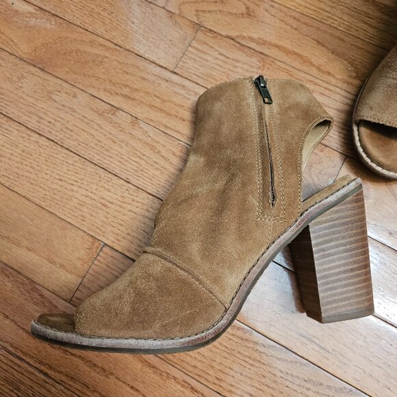 UGG Women's Open toe Heeled Shoes - Picture 3 of 8